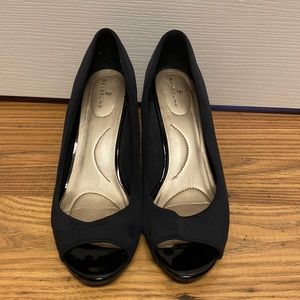 Bandolino Black Wedges